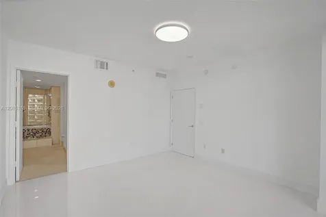 5875 Collins Avenue Miami Beach FL 33140