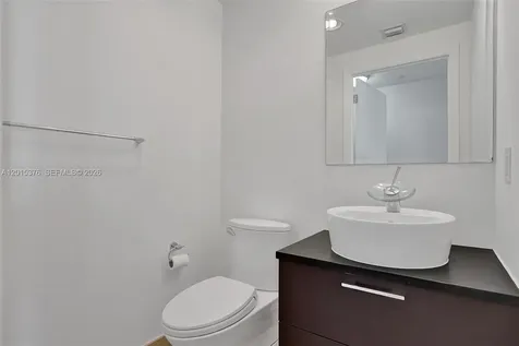 5875 Collins Avenue Miami Beach FL 33140