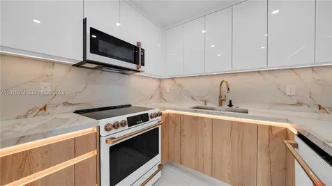 1623 Collins Avenue Miami Beach FL 33139