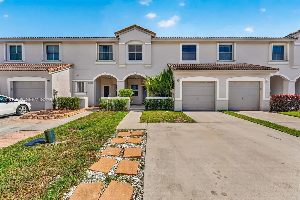 16889 SW 1st Manor Pembroke Pines FL 33027