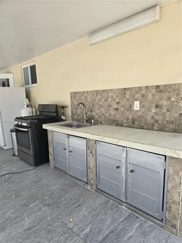 1417 W 40th Street Hialeah FL 33012