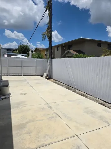 1417 W 40th Street Hialeah FL 33012