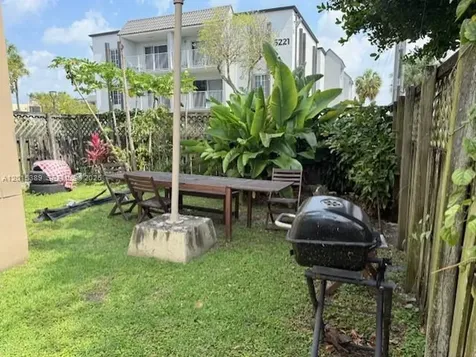 5201 NW Geneva Way Doral FL 33166