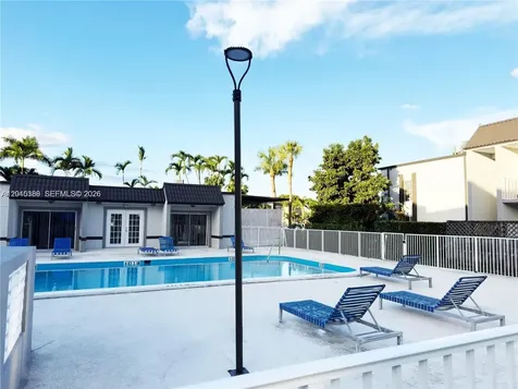 5201 NW Geneva Way Doral FL 33166