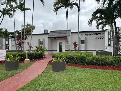 5201 NW Geneva Way Doral FL 33166