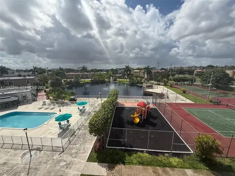5201 NW Geneva Way Doral FL 33166