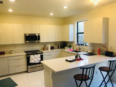10597 NW NW 81 Terrace Doral FL 33178