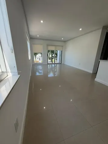 641 Espanola Way Miami Beach FL 33139