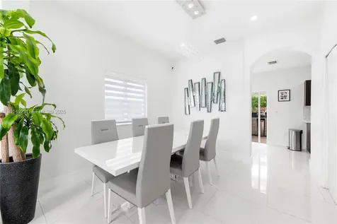 16528 SW 44th Street Miami FL 33185