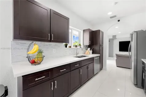 16528 SW 44th Street Miami FL 33185