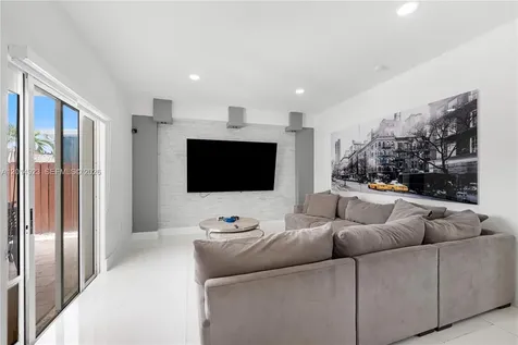 16528 SW 44th Street Miami FL 33185