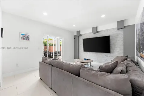16528 SW 44th Street Miami FL 33185