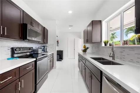 16528 SW 44th Street Miami FL 33185