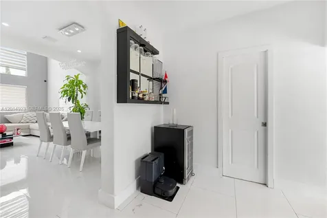 16528 SW 44th Street Miami FL 33185