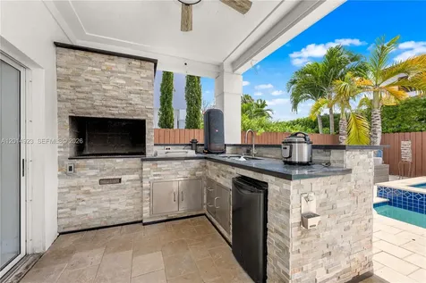 16528 SW 44th Street Miami FL 33185