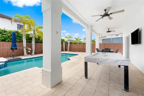 16528 SW 44th Street Miami FL 33185