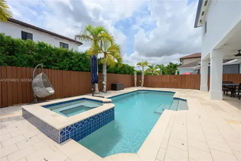 16528 SW 44th Street Miami FL 33185