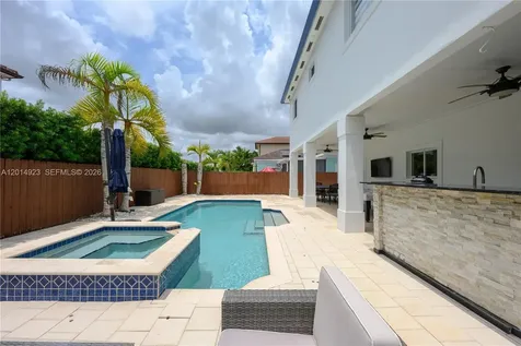 16528 SW 44th Street Miami FL 33185