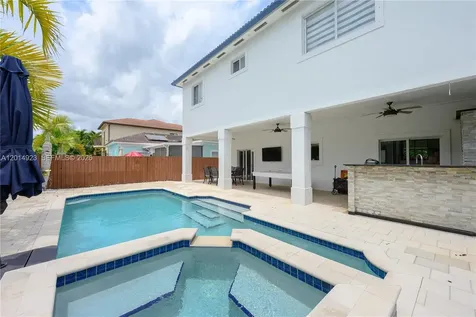 16528 SW 44th Street Miami FL 33185