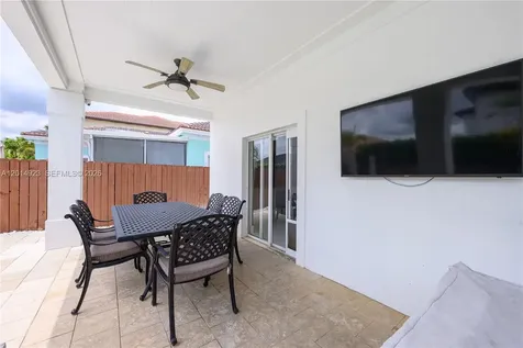 16528 SW 44th Street Miami FL 33185