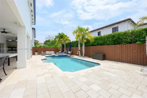 16528 SW 44th Street Miami FL 33185