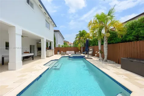 16528 SW 44th Street Miami FL 33185