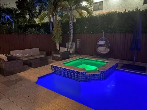 16528 SW 44th Street Miami FL 33185