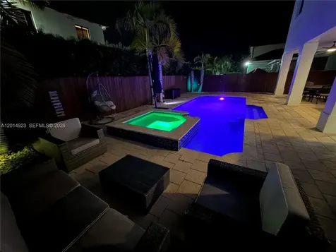 16528 SW 44th Street Miami FL 33185