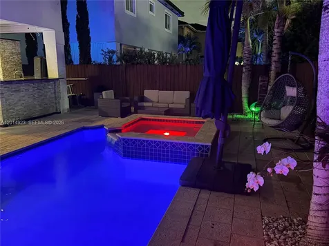 16528 SW 44th Street Miami FL 33185