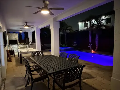 16528 SW 44th Street Miami FL 33185