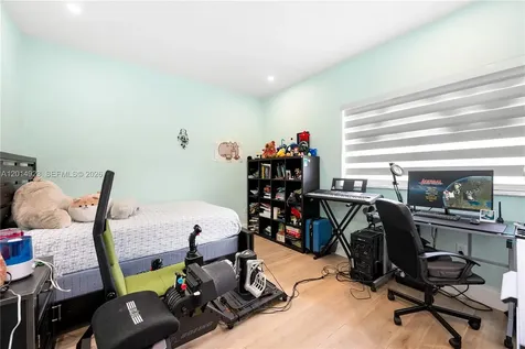 16528 SW 44th Street Miami FL 33185