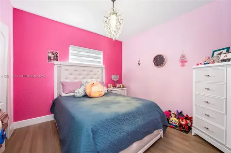 16528 SW 44th Street Miami FL 33185