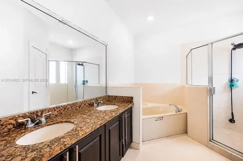 16528 SW 44th Street Miami FL 33185