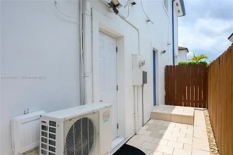 16528 SW 44th Street Miami FL 33185
