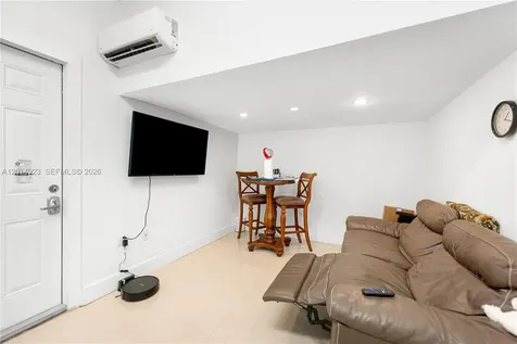 16528 SW 44th Street Miami FL 33185