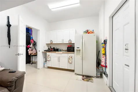 16528 SW 44th Street Miami FL 33185