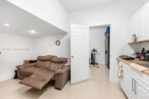16528 SW 44th Street Miami FL 33185