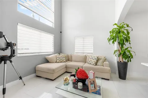 16528 SW 44th Street Miami FL 33185