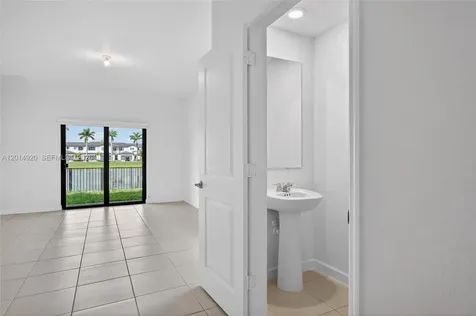 4981 Peacock Way Dania Beach FL 33312