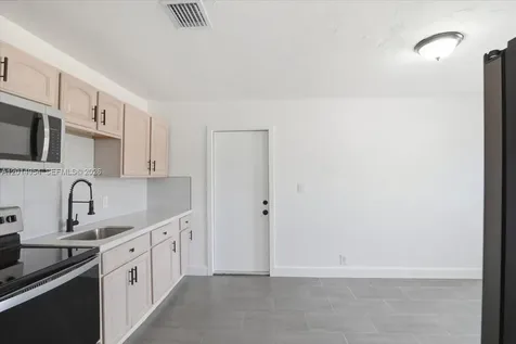 921 NW 5th Avenue Pompano Beach FL 33060