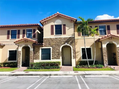 9213 W 33rd Way Hialeah FL 33018