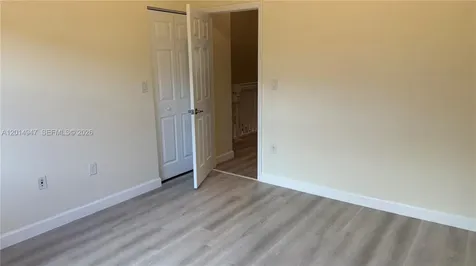 9213 W 33rd Way Hialeah FL 33018