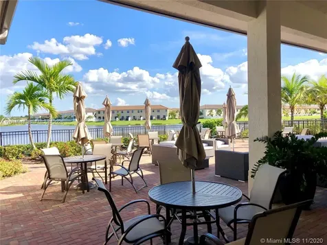 9213 W 33rd Way Hialeah FL 33018