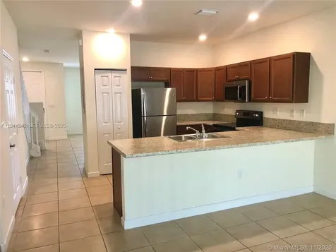 9213 W 33rd Way Hialeah FL 33018