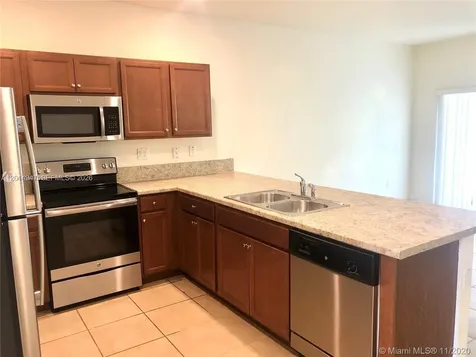 9213 W 33rd Way Hialeah FL 33018