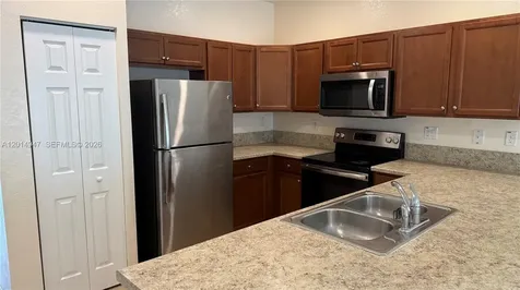 9213 W 33rd Way Hialeah FL 33018