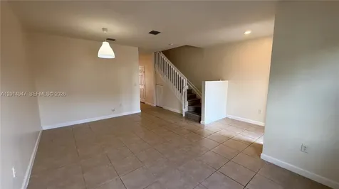 9213 W 33rd Way Hialeah FL 33018
