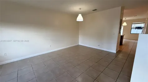 9213 W 33rd Way Hialeah FL 33018