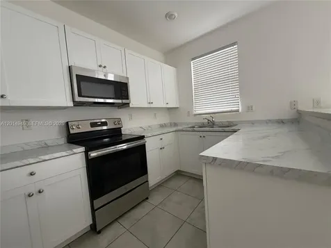 10606 W 33rd Way Hialeah FL 33018