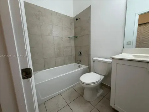 10606 W 33rd Way Hialeah FL 33018